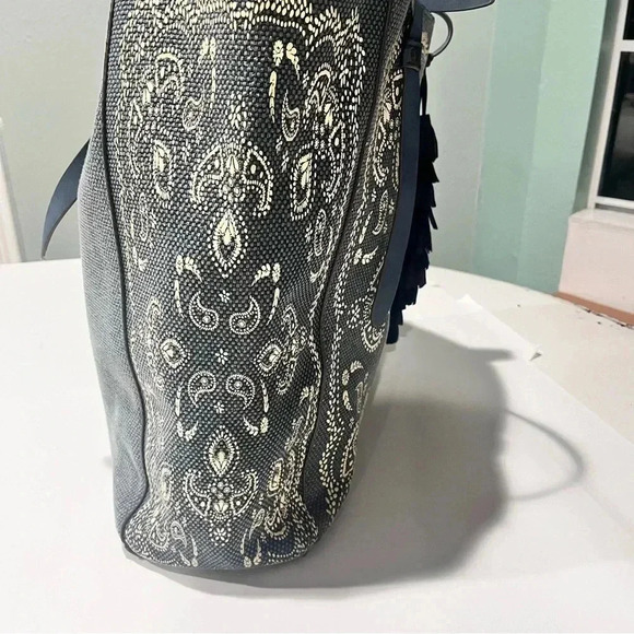 T-shirt & Jeans brand boho tote bag with tassels blue white lightweight - Picture 3 of 7